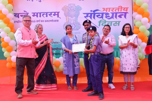 खड़गपुर स्टेशन पर संविधान दिवस और वंदे मातरम् के 150 वर्ष का आयोजन