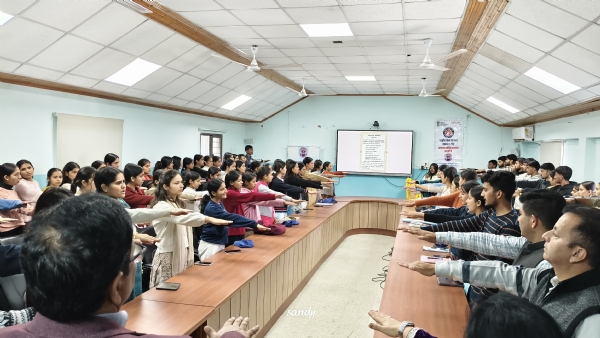 राजकीय स्नातकोत्तर महाविद्यालय नाहन में संविधान दिवस के उपलक्ष्य में कार्यक्रम का आयोजन