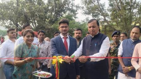 भाटापारा में  नशा मुक्ति केन्द्र का उद्घाटन करते हुए कलेक्टर दीपक सोनी एवं पूर्व विधायक शिवरतन शर्मा