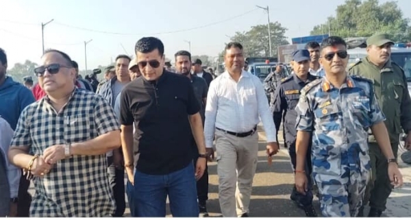 अभियान में भाग लेते लोग