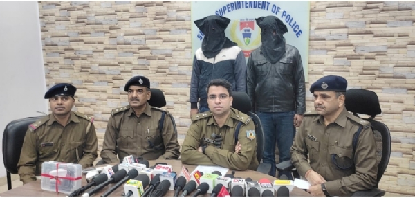 गिरफ्तार आरोपी की जानकारी देते सीटी एसपी कुमार शिवा आशीष