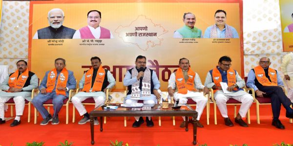 मुख्यमंत्री की भरतपुर व उदयपुर संभाग के पार्टी कार्यकर्ताओं के साथ बैठक