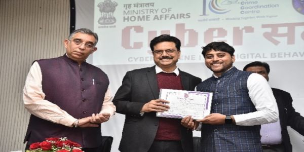 उपकरणों पर निर्भरता से बढ़ रहा है साइबर हमलों का खतरा : प्रो. योगेश सिंह