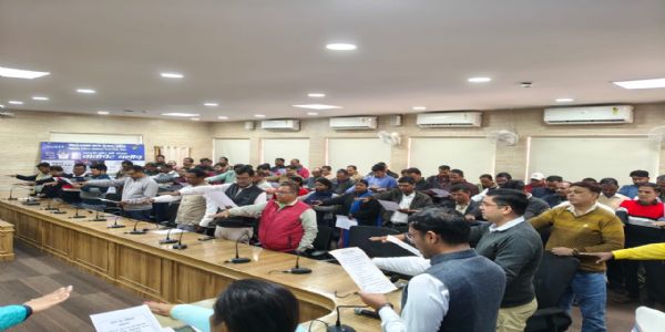 डीसी और एसपी कार्यालय में भारतीय संविधान के प्रस्तावना का हुआ पाठ