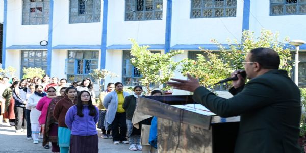 जन-भागीदारी और संवैधानिक मूल्यों से ही मजबूत होता राष्ट्र : डीएम