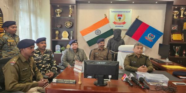 लोहरदगा से एक लाख का ईनामी नक्सली गिरफ्तार, हथियार बरामद