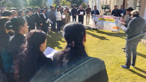 संविधान दिवस पर न्यायालय परिसर में आयोजित कार्यक्रम