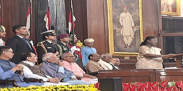 कार्यक्रम को संबोधित करती राष्ट्रपति