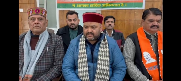 भाजपा अनुसूचित जाति मोर्चा परिचय बैठक की अध्यक्षता करते हुए मनीष चौहान।