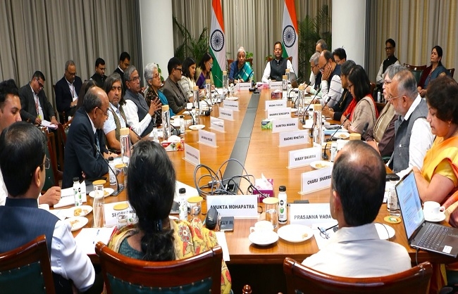 13वें बजट-पूर्व परामर्श बैठक की अध्यक्षता करते निर्मला सीतारमण 13वें बजट-पूर्व परामर्श बैठक की अध्यक्षता करते निर्मला सीतारमण