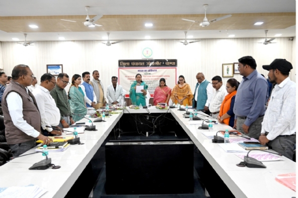 संविधान हमें एकता के सूत्र में बांधता है - जिपं अध्यक्ष इंजी. सत्यलता आनंद मिरी