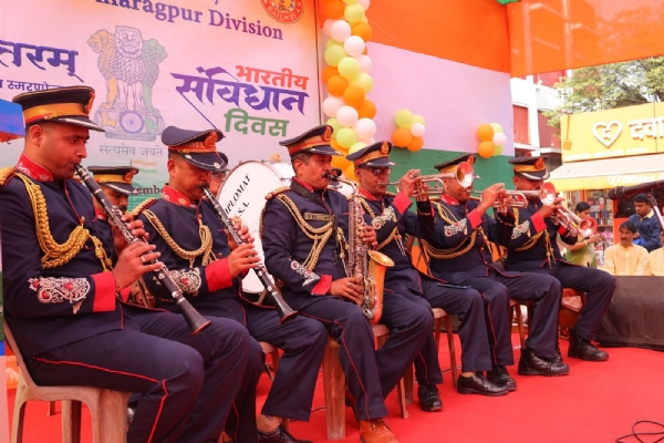 खड़गपुर स्टेशन पर संविधान दिवस और वंदे मातरम् के 150 वर्ष का आयोजन