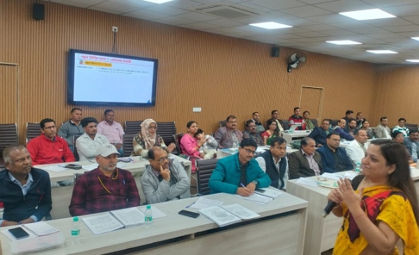 स्कूल शिक्षा महानिदेशक मोनिका रानी प्रशिक्षित नोडल एसआरजी, जिला समन्वयक प्रशिक्षण या डायट मेंटर्स को जानकारी देती।