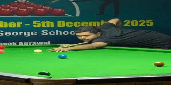 प्रयागराज के अली शॉट लगाते