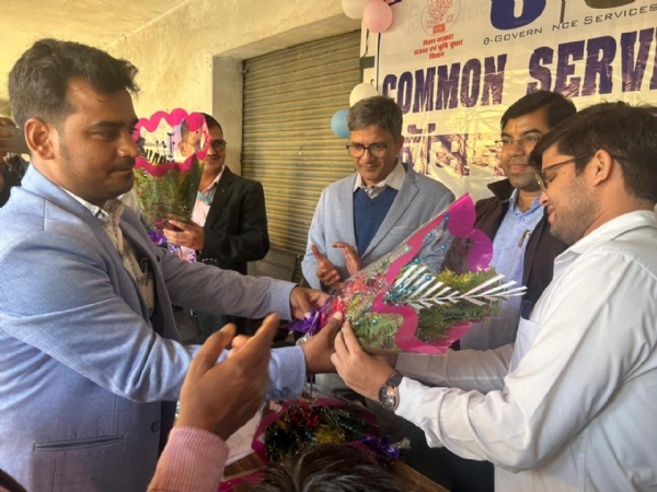 अररिया फोटो:उदघाटन के मौके पर अपर समाहर्ता का स्वागत