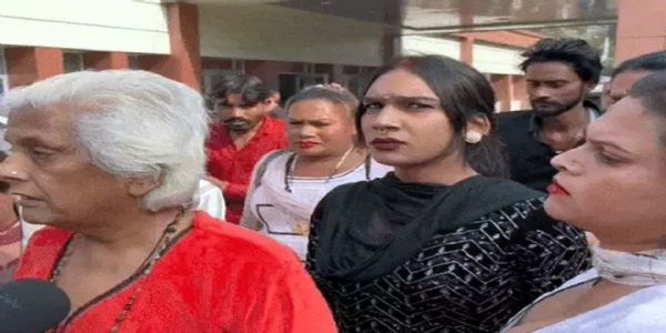 हिसार में बधाई मांगने के विवाद में भिड़े किन्नर, कई घायल