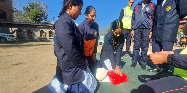राज्य आपदा मोचन बल इकाई मंडी ने जेएनवी पंडोह में किया स्कूल सेफ्टी प्रोग्राम का आयोजन