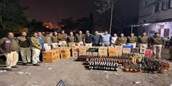 भोपाल: अवैध शराब को लेकर पुलिस की बड़ी कार्रवाई, ट्रक से 1.5 करोड़ की अवैध शराब जब्त, 1200 पेटियां मिलीं