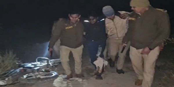 पुलिस मुठभेड़ में मोबाइल लूट कांड का बदमाश घायल, तमंचा समेत गिरफ्तार