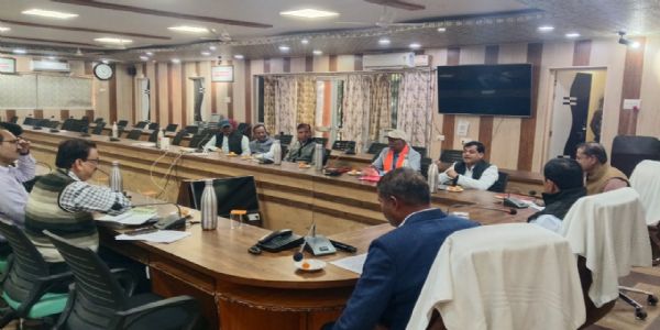 एसआईआर में गणना प्रपत्रों के वितरण-संग्रहण में राजनीतिक दल करें सहयोग : डीएम