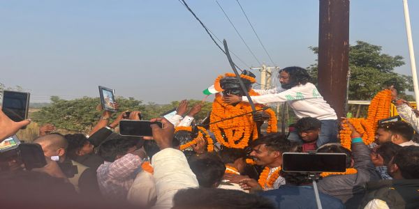 जेएलकेएम ने बुली महतो के प्रतिमा का किया अनावरण