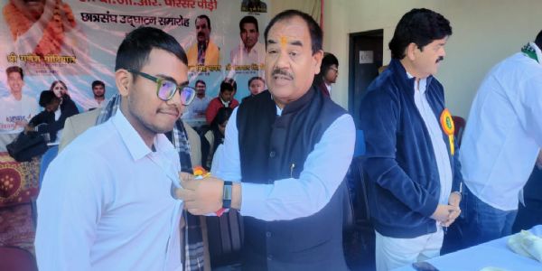 पौड़ी परिसर में छात्रसंघ उद्घाटन समारोह में जमकर थिरके छात्र