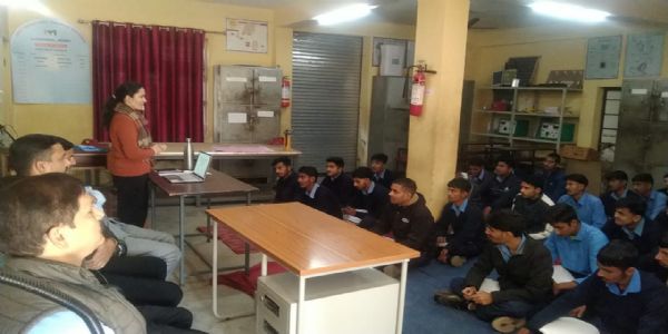 आईटीआई लड़भड़ोल में नशा मुक्त भारत अभियान के तहत परामर्श एवं जागरूकता कार्यक्रम आयोजित