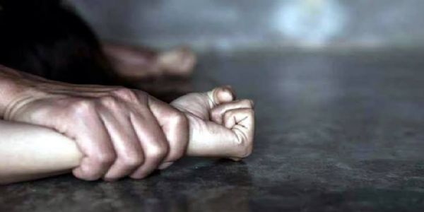 दो दोस्तों पर किशोरी के साथ सामूहिक दुष्कर्म का आरोप, केस दर्ज