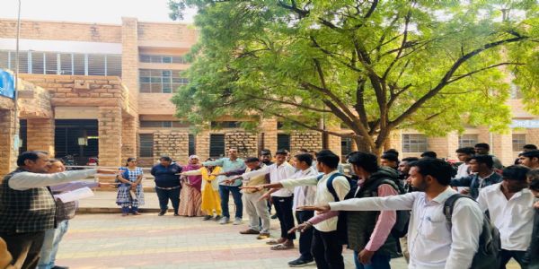 वंदे संवैधानिक भारत श्रृंखला में प्रश्नोत्तरी एवं निबंध प्रतियोगिता आयोजित