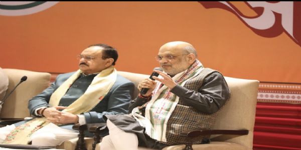 जेपी नड्डा के घर रात्रि भोज में नेताओं के साथ चर्चा करते गृह मंत्री अमित शाह एवं भाजपा अध्यक्ष जेपी नड्डा जेपी नड्डा के घर रात्रि भोज में नेताओं के साथ चर्चा करते गृह मंत्री अमित शाह एवं भाजपा अध्यक्ष जेपी नड्डा