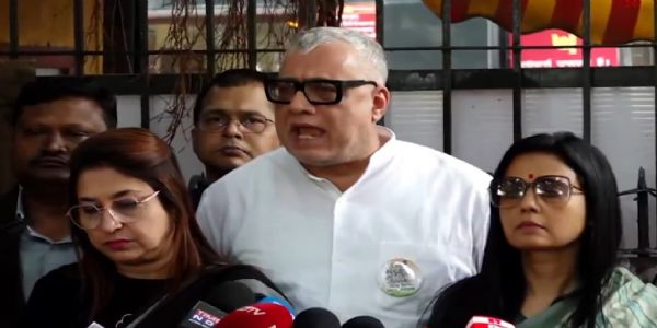 तृणमूल कांग्रेस का प्रतिनिधिमंडल चुनाव आयोग से मिला, एसआईआर को लेकर निशाना