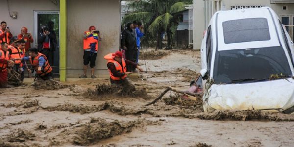 इंडोनेशिया में चक्रवात का कहर, सुमात्रा के तीन प्रांतों में भूस्खलन-बाढ़ से 61 की मौत