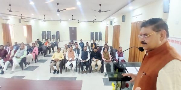 भाजपा विधान परिषद स्नातक क्षेत्र का चुनाव भारी अंतर से जीतेगी : सुरेन्द्र नारायण सिंह