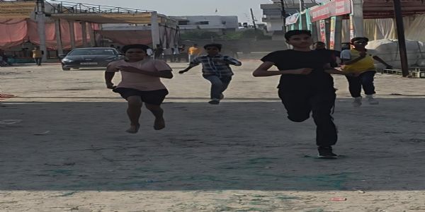 हरदोई मेला महोत्सव 2025 : बच्चों की दौड़ प्रतियोगिता में युवराज, आर्यन और वीर प्रताप ने मारी बाजी