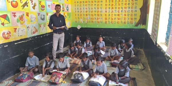 कोरबा : सरपता प्राथमिक शाला में नए शिक्षक के आगमन से बदली शिक्षा की तस्वीर