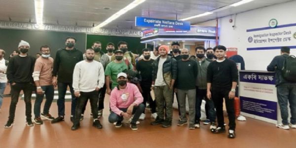 अमेरिका से निर्वासित 39 बांग्लादेशी ढाका पहुंचे, अब तक 220 से अधिक लोगों को स्वदेश लाया गया