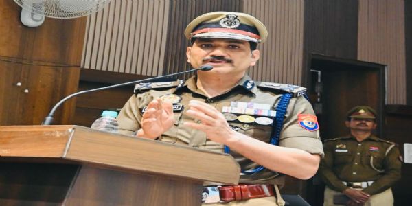 वाराणसी में नियमों का पालन न करने वाले पुलिसकर्मियों के विरूद्ध चलेगा अभियान