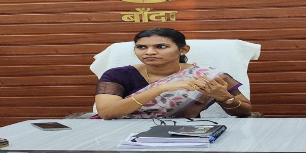 बांदा में एसआईआर की धीमी रफ्तार पर डीएम सख्त, कहा- बिना अनुमति अवकाश पर नहीं जाएंगे अधिकारी-कर्मचारी