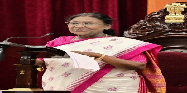 राष्ट्रपति द्रौपदी मुर्मु ओडिशा और उत्तर प्रदेश के दो दिवसीय दौरे का समापन आज लखनऊ में करेंगी। दौरे के प्रथम दिन गुरुवार को उन्होंने ओडिशा विधानसभा के सदस्यों को संबोधित किया। फोटो - पीआईबी राष्ट्रपति द्रौपदी मुर्मु ओडिशा और उत्तर प्रदेश के दो दिवसीय दौरे का समापन आज लखनऊ में करेंगी। दौरे के प्रथम दिन गुरुवार को उन्होंने ओडिशा विधानसभा के सदस्यों को संबोधित किया। फोटो - पीआईबी