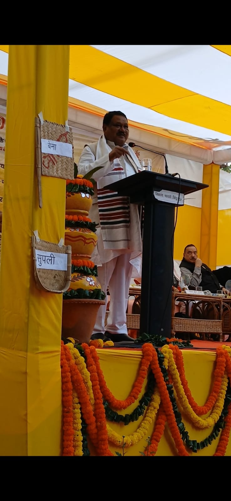 कार्यक्रम को संबोधित करते हुए मंत्री जुएल उरांव कार्यक्रम को संबोधित करते हुए मंत्री जुएल उरांव