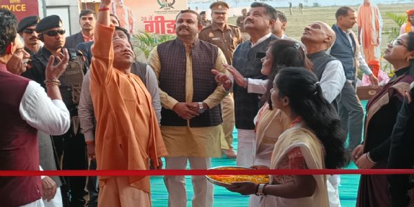 मुख्यमंत्री योगी ने किया 36वें गीडा स्थापना दिवस ट्रेड शो का उद्घाटन