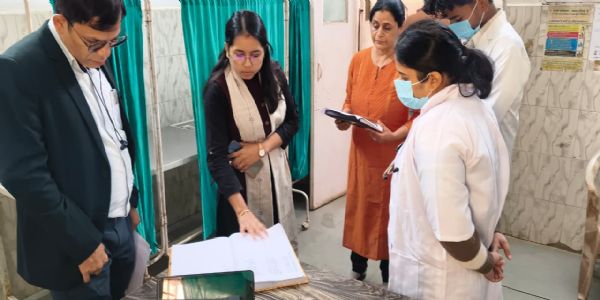 अनूपपुर: जिपं सीईओ का स्वास्थ्य केंद्रों का आकस्मिक निरीक्षण, चिकित्सक एवं स्टाफ की समय पर उपस्थित के दिये निर्देश