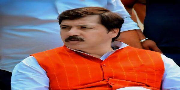 कफ सिरप की तस्करी पर पूर्व सांसद धनंजय सिंह ने दिया सफाई, बताई राजनीति साजिश