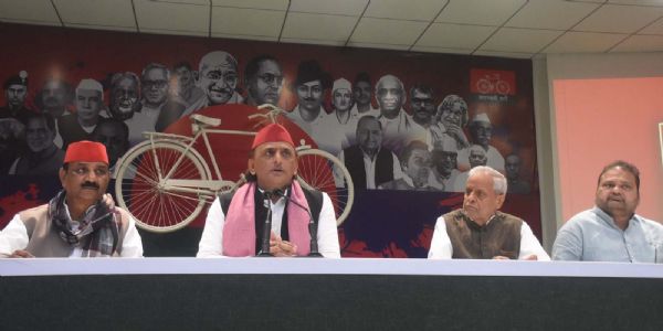 भाजपा एसआईआर के बहाने रच रही साजिश : अखिलेश यादव