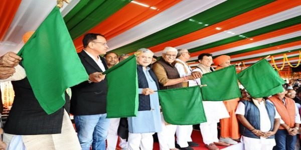 रेल मंत्री ने जैसलमेर–दिल्ली के बीच ‘स्वर्ण नगरी एक्सप्रेस’ रेल सेवा को दिखाई हरी झंडी