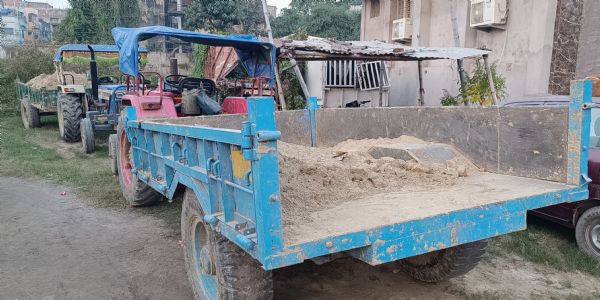 अवैध बालू खनन पर कार्रवाई, दो ट्रैक्टर जब्त