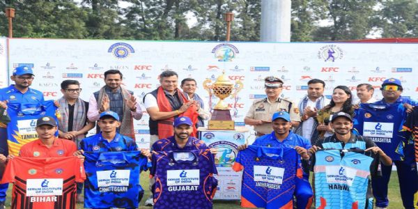 छावला में आयोजित आईडीसीए 9वीं टी-20 नेशनल क्रिकेट चैंपियनशिप फॉर द डेफ  की ट्राफी के साथ दिल्ली के लोक निर्माण विभाग के मंत्री प्रवेश साहिब सिंह छावला में आयोजित आईडीसीए 9वीं टी-20 नेशनल क्रिकेट चैंपियनशिप फॉर द डेफ  की ट्राफी के साथ दिल्ली के लोक निर्माण विभाग के मंत्री प्रवेश साहिब सिंह