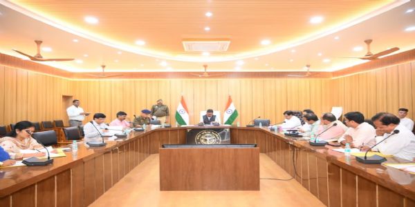 69वीं राष्ट्रीय विद्यालयी वॉलीबॉल प्रतियोगिता को लेकर अधिकारियों के साथ बैठक करते डीएम अविनाश सिंह। 69वीं राष्ट्रीय विद्यालयी वॉलीबॉल प्रतियोगिता को लेकर अधिकारियों के साथ बैठक करते डीएम अविनाश सिंह।