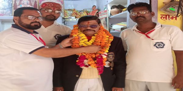 बांदा से रवाना होते समय स्वागत करते पूर्व खिलाड़ी बांदा से रवाना होते समय स्वागत करते पूर्व खिलाड़ी