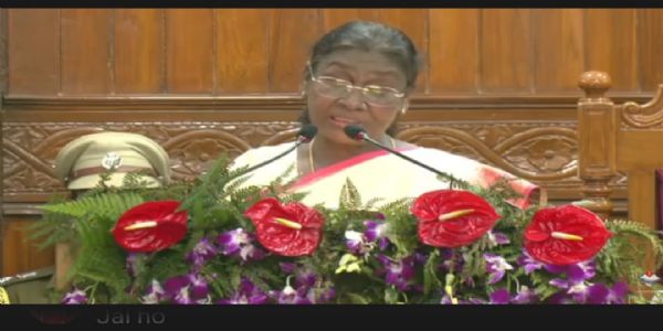 राज्य की स्थापना की रजत जयंती के विशेष सत्र को संबोधित करती राष्ट्रपति द्रोपदी मुर्मू राज्य की स्थापना की रजत जयंती के विशेष सत्र को संबोधित करती राष्ट्रपति द्रोपदी मुर्मू